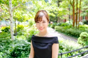 違った笑顔